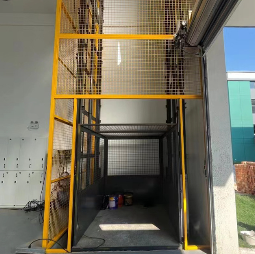 湖里导轨式升降机助力物流园破解运输难题